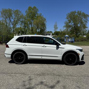 2022 Volkswagen Tiguan 2.0T SE R-Line Black