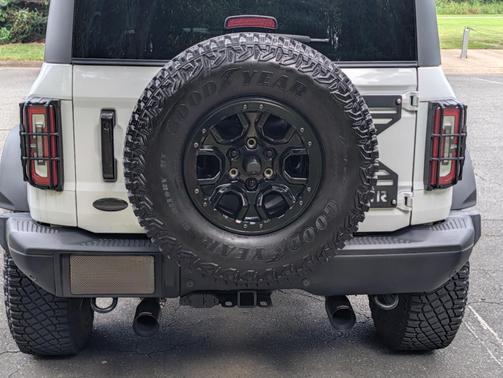 White 2023 Ford Bronco Badlands Advanced
