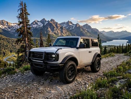 White 2023 Ford Bronco Badlands Advanced