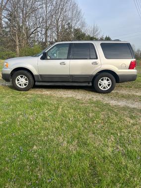 Silver 2004 Ford Expedition XLT