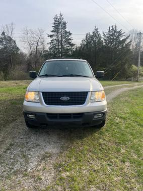 Silver 2004 Ford Expedition XLT