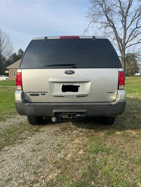 Silver 2004 Ford Expedition XLT