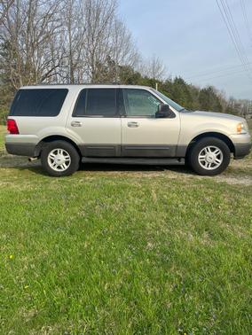 Silver 2004 Ford Expedition XLT