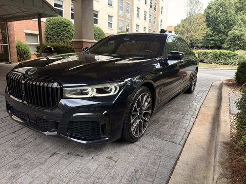 Black 2022 BMW 750 i xDrive