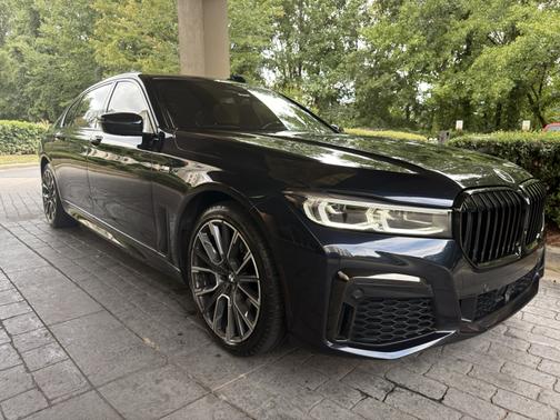 Black 2022 BMW 750 i xDrive