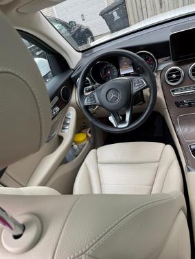 Photo 5 of 7 of 2019 Mercedes-Benz GLC 300 Base 4MATIC