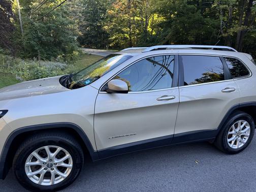 Gold 2015 Jeep Cherokee Latitude