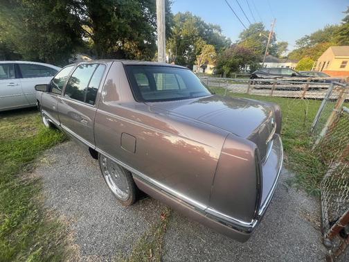 Brown 1995 Cadillac DeVille Base