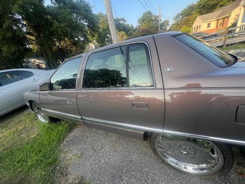 Brown 1995 Cadillac DeVille Base