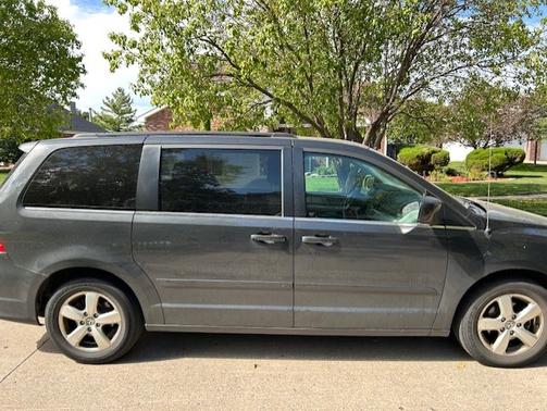 2011 Volkswagen Routan SE
