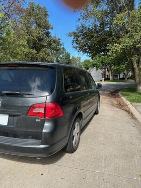 2011 Volkswagen Routan SE