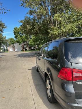 2011 Volkswagen Routan SE
