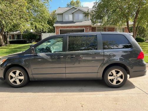 2011 Volkswagen Routan SE
