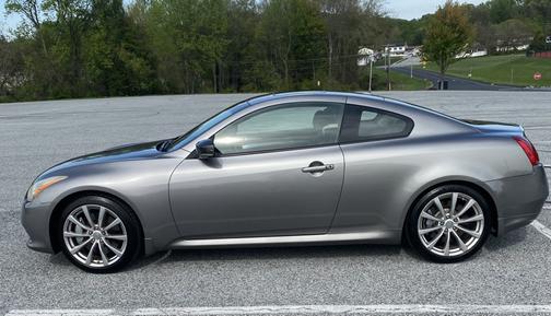 Gray 2008 INFINITI G37 Journey