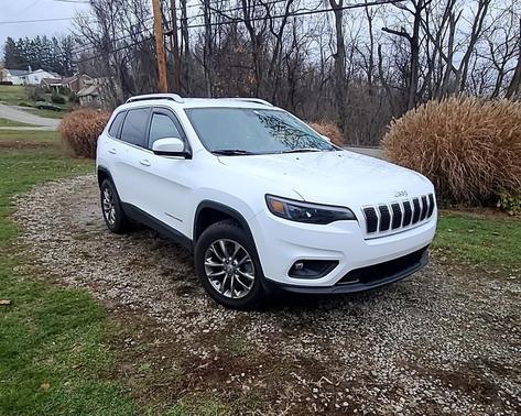 White 2019 Jeep Cherokee Latitude Plus