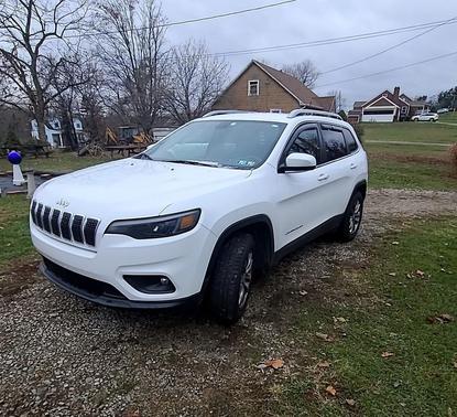 White 2019 Jeep Cherokee Latitude Plus