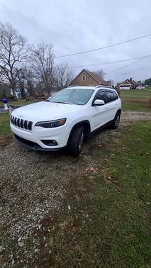 White 2019 Jeep Cherokee Latitude Plus