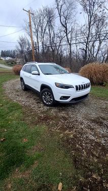 White 2019 Jeep Cherokee Latitude Plus