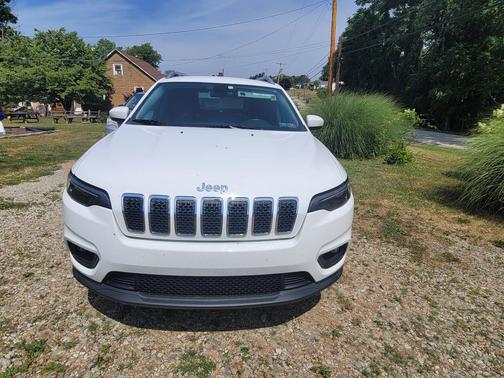 White 2019 Jeep Cherokee Latitude Plus