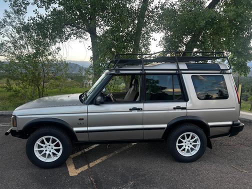 Gold 2003 Land Rover Discovery SE