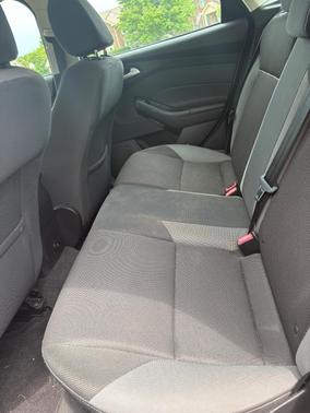 Gray 2013 Ford Focus SE
