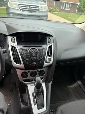 Gray 2013 Ford Focus SE