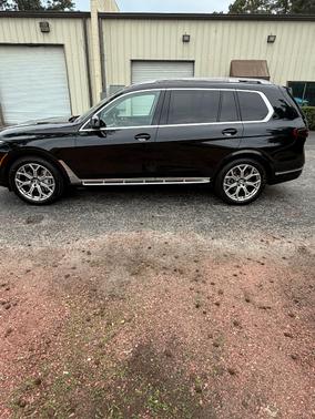 Black 2024 BMW X7 xDrive40i
