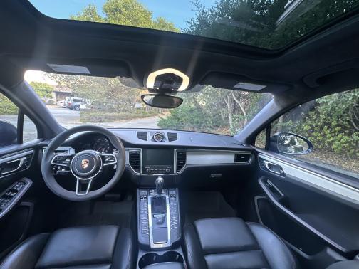 2017 Porsche Macan Macan Turbo with Performance Package