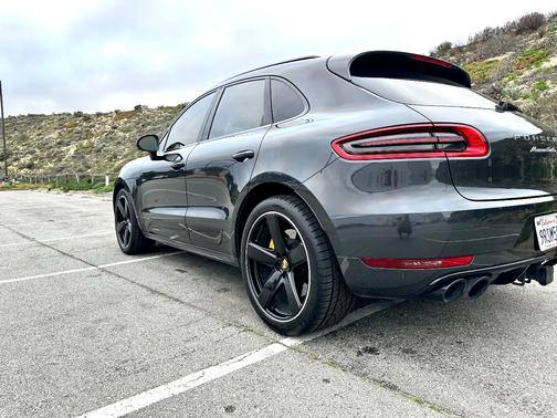 2017 Porsche Macan Macan Turbo with Performance Package