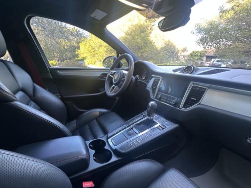 2017 Porsche Macan Macan Turbo with Performance Package