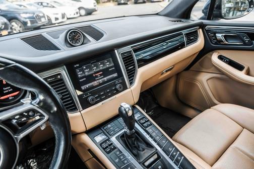 2017 Porsche Macan Macan