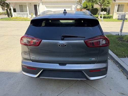 Gray 2018 Kia Niro LX