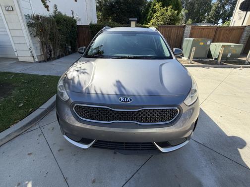 Gray 2018 Kia Niro LX