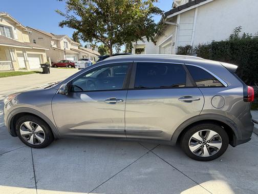 Gray 2018 Kia Niro LX