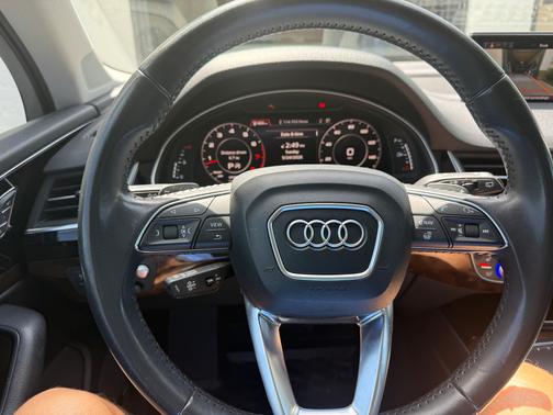 White 2018 Audi Q7 3.0T Prestige