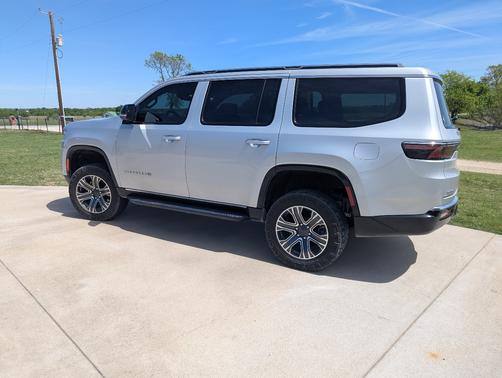 Silver 2023 Jeep Wagoneer Base