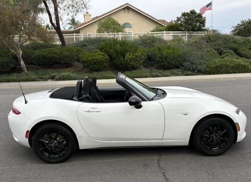 White 2019 Mazda MX-5 Miata Sport