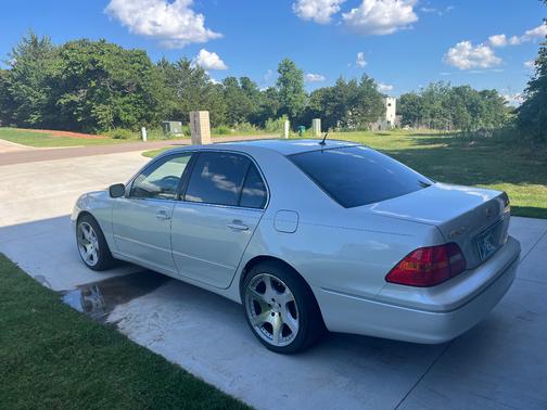 White 2001 Lexus LS 430 Base