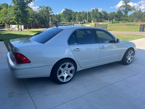 White 2001 Lexus LS 430 Base
