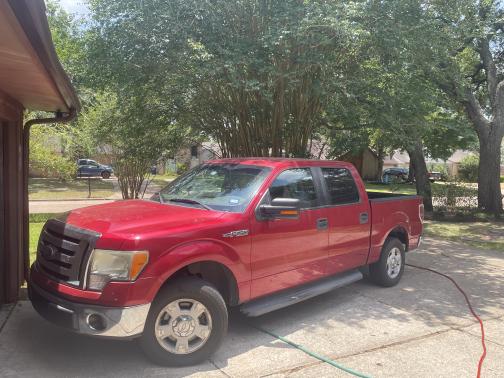 Photo 1 of 1 of 2010 Ford F-150 XLT SuperCrew