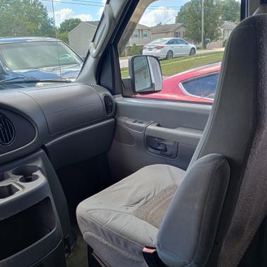 2005 Ford E350 Super Duty XL Wagon