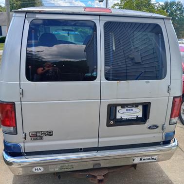 2005 Ford E350 Super Duty XL Wagon