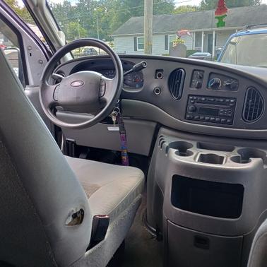 2005 Ford E350 Super Duty XL Wagon