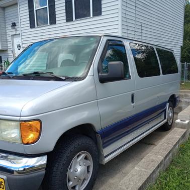 2005 Ford E350 Super Duty XL Wagon