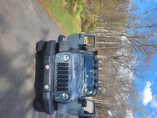 Gray 2015 Jeep Wrangler Sport