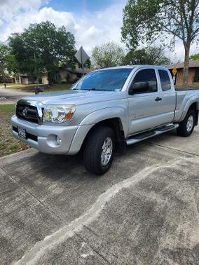 Silver 2005 Toyota Tacoma PreRunner Access Cab