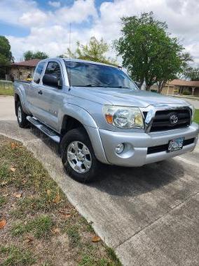 Silver 2005 Toyota Tacoma PreRunner Access Cab
