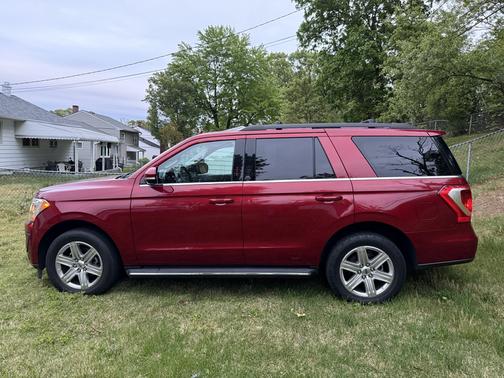 Red 2019 Ford Expedition XLT