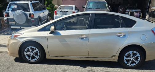 Gold 2010 Toyota Prius II