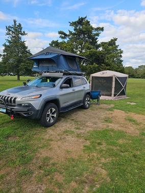 Gray 2017 Jeep Cherokee Trailhawk